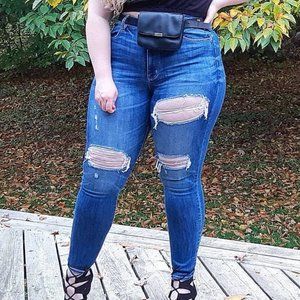 Highwasited ripped blue jean American eagle